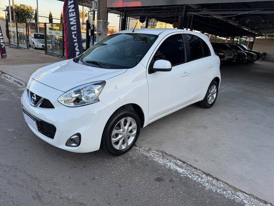 NISSAN MARCH 1.6 SV 16V FLEX 4P XTRONIC NISSAN MARCH 1.6 SV 16V FLEX 4P XTRONIC